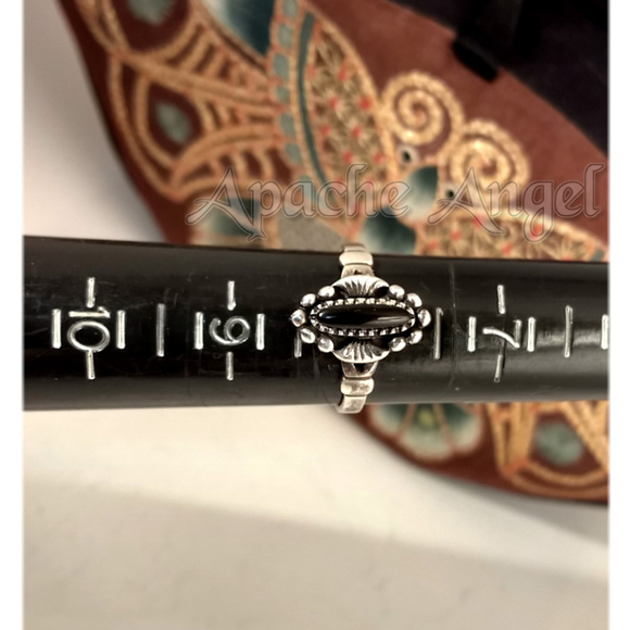 Sterling Silver & Onyx Ring Sz 8 - Picture 3 of 3